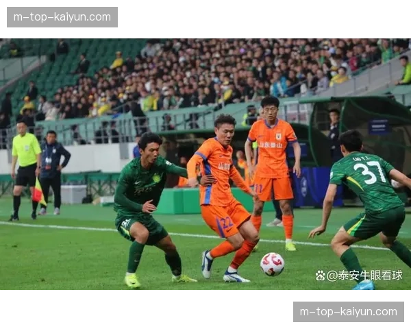 泰山中场控制力不足，斯坦丘精准直塞打穿防线