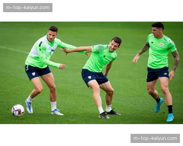 伯恩茅斯胡伊森搭档扎巴尔尼，中卫组合传球准确率达87%